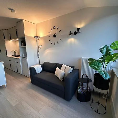 Urhome 22 City, Airport, Messe, Auto-,strassenbahn *