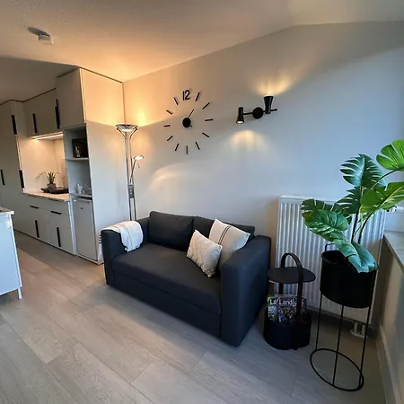 Urhome 22 City, Airport, Messe, Auto-,strassenbahn *